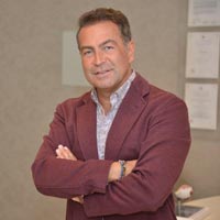 Ihr Augenspezialist Dr. med. Akın Akyurt